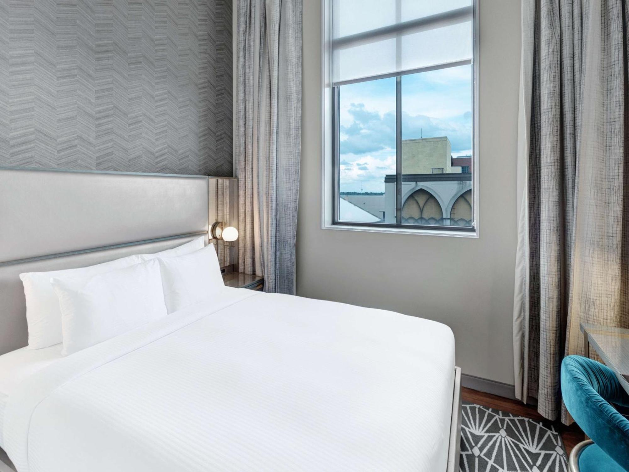 Queen Room,1551414631:JPEG