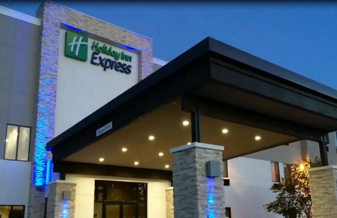 Holiday Inn Express & Suites Tulsa Midtown By Ihg-1